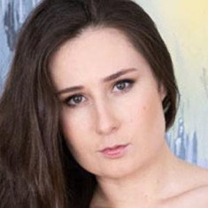 Lara Fox