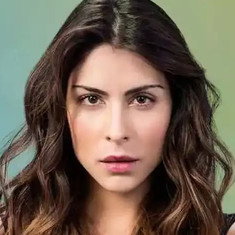 María León