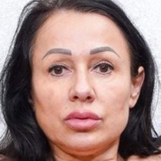 Larissa W