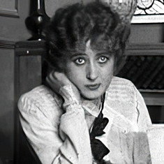 Suzanne Delvé