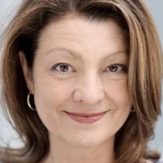 Angela Quast