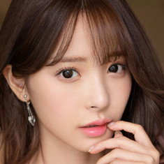 Kana Momonogi