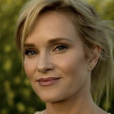Nicholle Tom