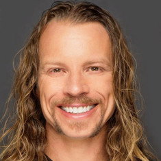 Dustin Leighton