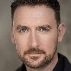 Dez McMahon