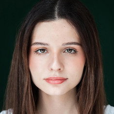 Mia Fernandes