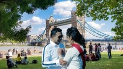 Tujhe Dekhne Se Pehle background image