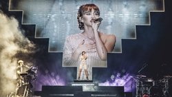 Aitana - Play Tour background image