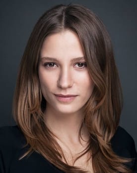 Serenay Sarıkaya photo