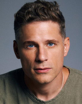 Matt Lauria