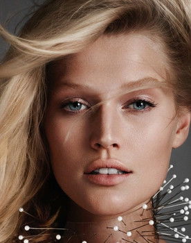 Toni Garrn