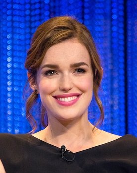 Elizabeth Henstridge