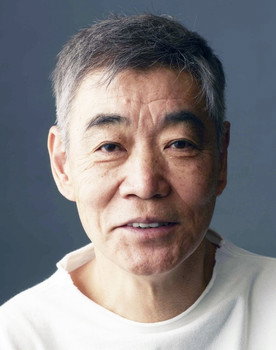 Akira Emoto
