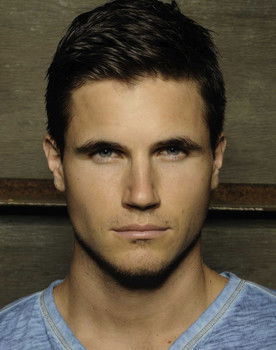 Robbie Amell