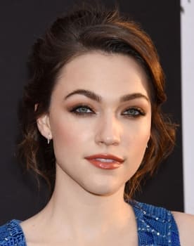 Violett Beane