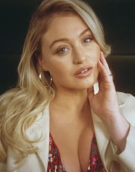 Iskra Lawrence photo