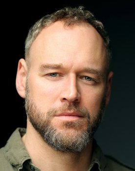 Elliot Cowan