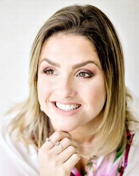 Giselle Policarpo as Elisa Sampaio Vianna