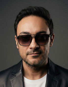 Nuri Cihan Özdoğan as Veysel