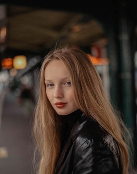 Mina-Giselle Rüffer as Inga