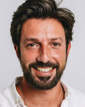 André Gonçalves as Hóspede