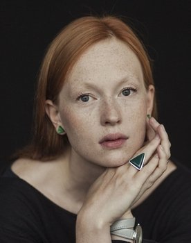 Lena Barbara Luhse as Toomas' Mother