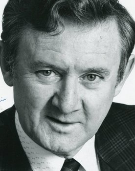 Niall Tóibín as Sleamhnan