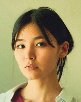 Aliman Ryspekova as Meerim