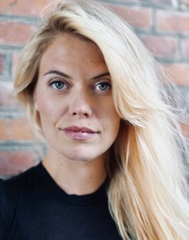 Anna Stokholm as Lis sommer