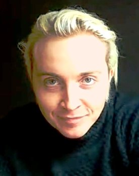 Nicklas Søderberg Lundstrøm as Peder