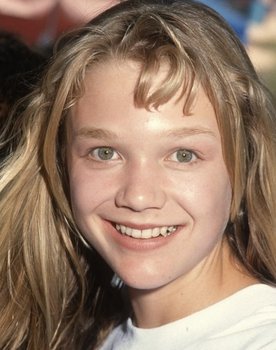 Ariana Richards as Mindy Sterngood