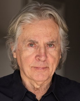 Roch Aubert as Policier