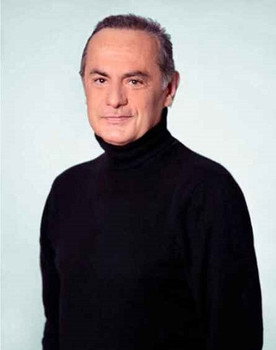 Rezo Chkhikvishvili as Kartlos Kartvelishvili