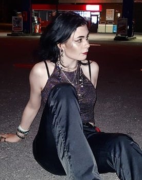 Karina Kolecka as Ewa "Gorzka Brzoskwinka" Konarska