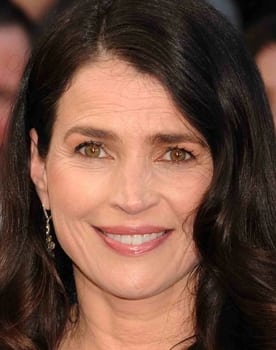 Julia Ormond as Caroline Lithgow