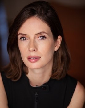 Chloé Groussard as Joelle