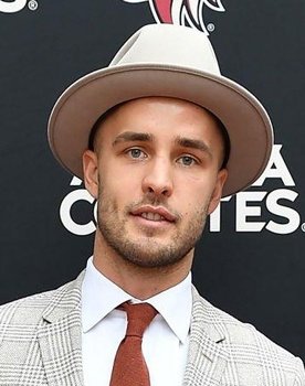 Niklas Hjalmarsson as D