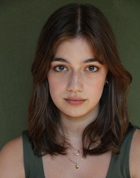 Elliot Goulder as Sienna