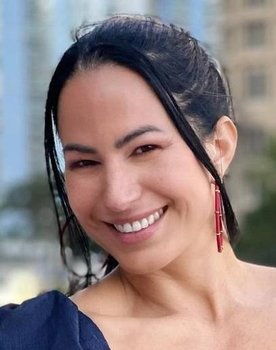 Alba Galindo as Chica playa