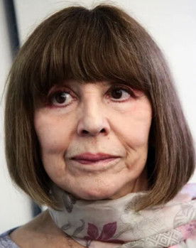 Natalya Varley as Вика Микулина