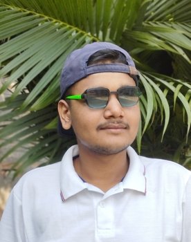 Digav Aaditya Singh Rajput as Comedian