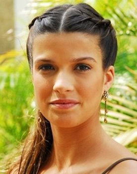 Maria Eduarda Machado as Letícia