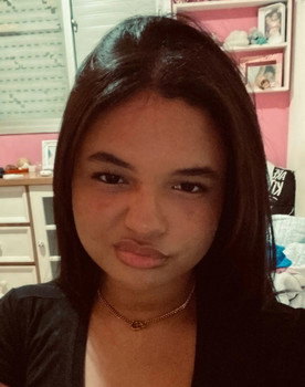 Ana Julia de Freitas Jurado as Naja Werneck