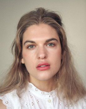 Camille Pellicer as Alice Guy