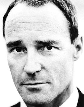Jeff Harding as Mike Lockwood