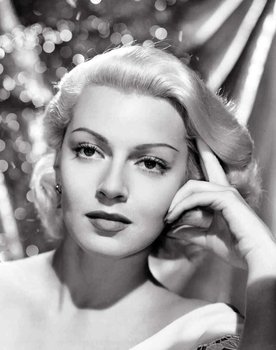 Lana Turner as Herself (uncredited)