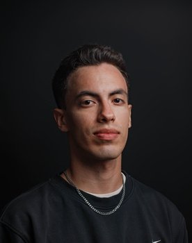 Alex Dessavre as Elías