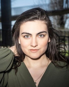 Selin Dörtkardes as Anissa