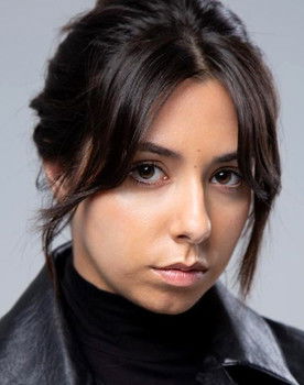 Juliette Gadrat as Julie