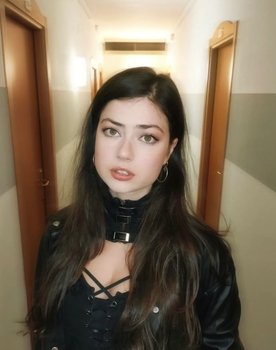 Karlotta Dalipi as Cantante Quindie